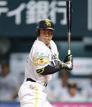 【ソフトバンク】ＤＨでスタメンの近藤健介、初回に死球受け３回からベンチに退く　中村晃が代わって出場