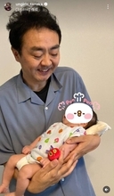 ５０歳でパパになったアンガールズ・田中卓志　長男が生後２か月に…「足が長い」「パパ似では？」と騒然