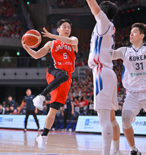 【バスケ】待ってました！　河村勇輝が２年ぶりに代表復帰　いきなりスタメン出場　国内の日本代表戦では八村塁と初の共闘