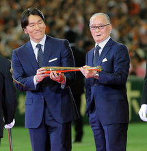 【巨人】松井秀喜新監督が就任会見で１４回口にした名前　スーツと背番号に込めた色褪せない師弟愛