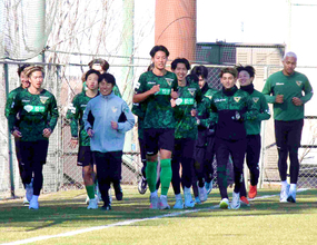東京Ｖ、Ｊ１での３季目へ始動…５シーズン目の城福浩監督のもとで昨季１７位からの巻き返しを図る