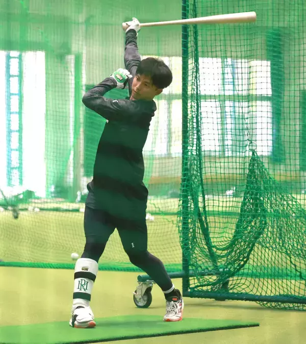 【楽天】 「全ての面でパワーアップしないと」宗山塁が進化の２年目へ早出練習実施　岡島豪郎アンバサダーが打撃投手役