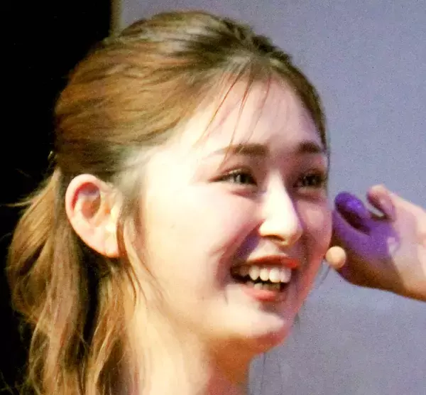 「ゆうちゃみ、へそ出しコーデでランニング！「ベストオブ爽やか」「桜とゆうちゃみのおへそがかわいい」など反響」の画像