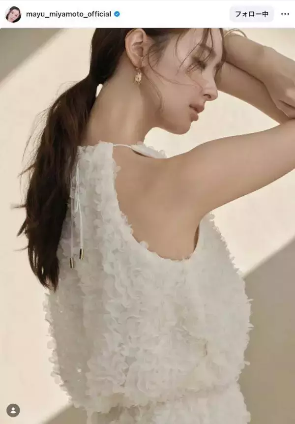 宮本茉由の夏服が可愛い！デコルテ開け×横顔ショットで破壊力バツグン「絵になる」「美しいよ素敵」