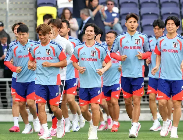 【W杯】パワースポット南野拓実が来た　森保ジャパンの完全体できた「僕なりの、このＷ杯。日本がいい結果を出すために何か力に」初戦オランダ戦へ一体感