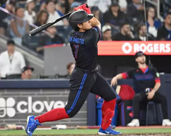 岡本和真が２試合連発１９号で快挙　日本人右打者では新人史上最多　城島健司超えの衝撃ムーンショットに本拠地熱狂