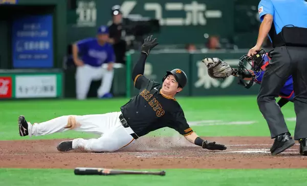【巨人】泉口友汰がタッチくぐり抜ける神走塁　リクエストも判定変わらず　打っては猛打賞