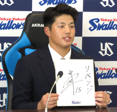 【ヤクルト】２４年ドラフト１位・中村優斗が初の契約更改で１００万円増　１年目は１勝止まり「来年は２５登板で１０勝」