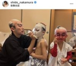 中村獅童「陽喜も夏幹も頑張っています」化粧したそっくり息子の楽屋ショットで密着番組を告知