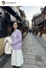 久慈暁子、はんなり京都を街歩き「美人過ぎる」「お綺麗で可愛らしい」