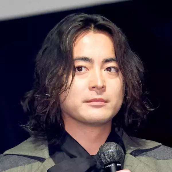山田孝之「少し危ない領域に踏み込むことになるかもしれません」意味深投稿で予告「ミステリアス俳優」「ワクワクドキドキ」と反響