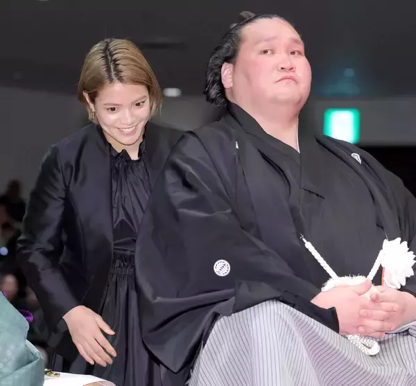 女子柔道金メダリスト阿部詩、元照ノ富士の断髪式出席　壇上でマゲにハサミ「神聖な場所だった」