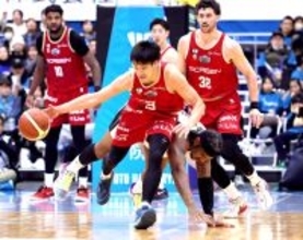 京都ハンナリーズ“赤ユニ”初陣は黒星　２０点ビハインドから一時逆転も…１点差で２連敗