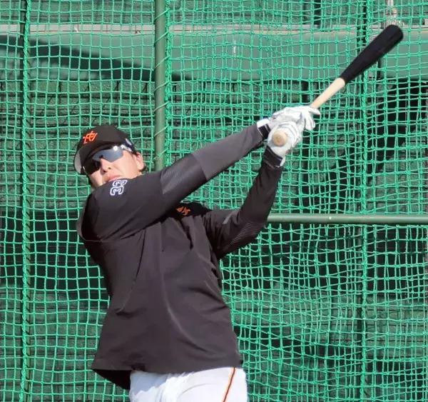【巨人】ドラ５小浜佑斗、初屋外フリーでシュアな打撃披露　ウィーラーコーチ称賛の豪快サク越えも