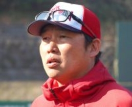【広島】新井貴浩監督、沖縄２次キャンプで異例の入れ替えも「結果と内容が伴っていなければ、宮崎に戻ってもらう」