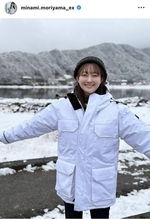 テレ朝・森山みなみアナ、“雪と一体化したコーデ”を披露！「白い妖精？」「ニット帽も似合ってめっちゃかわいい」