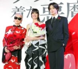 ＆ＴＥＡＭ・Ｋ　アン・ハサウェイと熱いハグで再会喜ぶ「ホンモノだ！」「オーラ圧倒的すぎる」