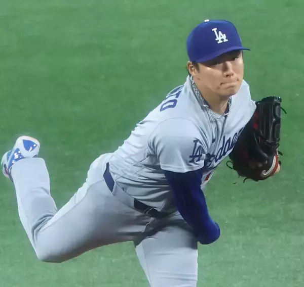 山本由伸、岡本和真とのメジャー初対戦は「すごくうれしい」　“天敵”に３打数１安打　７回の二塁打は「うまく打たれた」