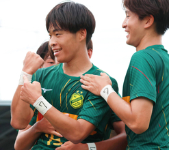 【高校サッカー】負傷者続出の窮地を乗り越え静岡学園が初優勝　後半ＡＴ弾の沢井が手首のテーピングに込めた熱い思い