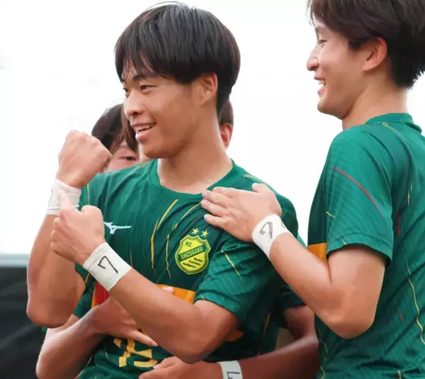 【高校サッカー】負傷者続出の窮地を乗り越え静岡学園が初優勝　後半ＡＴ弾の沢井が手首のテーピングに込めた熱い思い