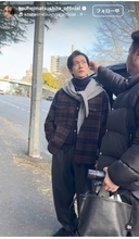 松下洸平、フェースパックをつけた姿でピース！海外ロケに臨む姿に「最洸」「ちょっと待って」「かわいい…」