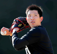 【巨人】戸郷翔征が報道陣へキンパやチキンなどのお昼ご飯の差し入れ