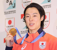 【五輪】ジャンプ混合銅の小林陵侑「ラーメンもお寿司も食べたい」　体調不良の二階堂蓮に「まだまだだな（笑）」