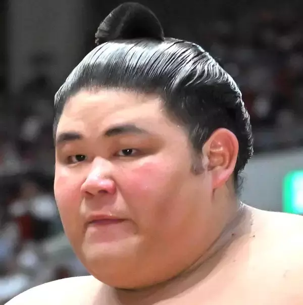 伊勢ケ浜親方から暴行を受けた伯乃富士が初日、黒星　欧勝馬に敗れる