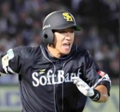 【ソフトバンク】右手首に死球を受けた柳田悠岐「大丈夫です。病院は嫌いです」とニヤリ　骨に異常はない模様で小久保裕紀監督「ドキっとしたけど一安心」