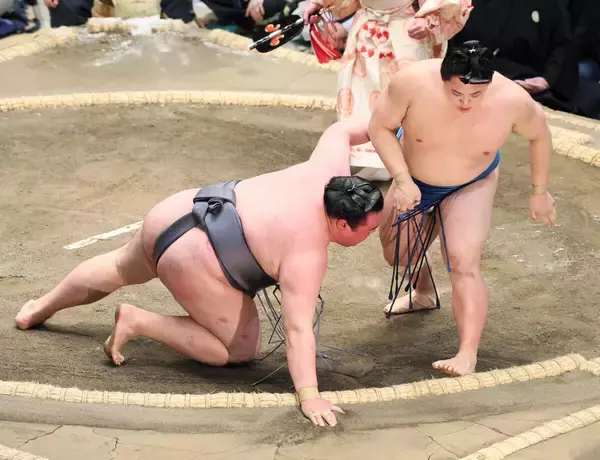琴栄峰が平幕唯一の無傷４連勝　身長１９５センチの金峰山をがっぷり四つから下手投げ「今場所は体が動いている」
