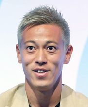 本田圭佑　雰囲気ガラリ！最新姿にビックリ「うそー！」「ムスカやん」「めずらしい」「スーパースターが」