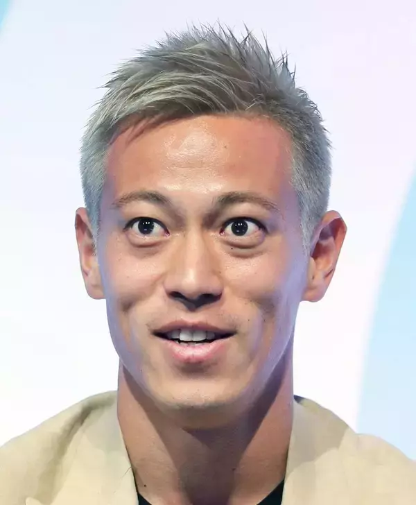 本田圭佑　雰囲気ガラリ！最新姿にビックリ「うそー！」「ムスカやん」「めずらしい」「スーパースターが」