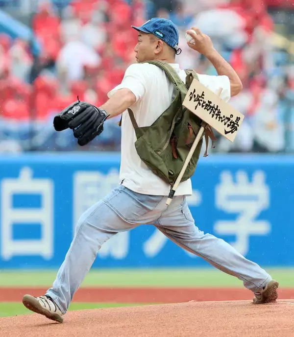 【ヤクルト】お笑いコンビのバイきんぐがファーストピッチセレモニーに登場　西村瑞樹「光栄です。コンビでやらせてもらって」