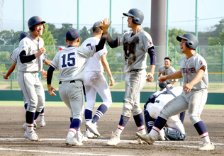 【高校野球】立命館守山、ミラクル逆転サヨナラ勝利　９回２死に追いつき、最後はサヨナラ“スクイズ”…滋賀大会