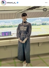 朝ドラヒロインの見上愛、馬柄コーデが「可愛い」「元気もらってます」「愛ちゃん最強美人」