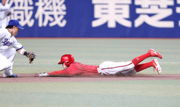 【広島】辰見鴻之介がプロ野球記録に到達！代走だけで２５盗塁　１９７９年・藤瀬史朗に並ぶ勲章　昨オフに現役ドラフトで加入した「令和の走り屋」