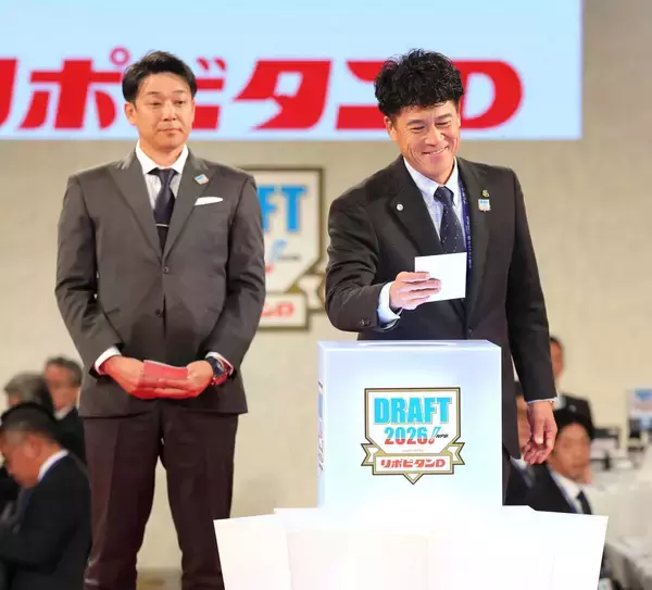 【ドラフト】ソフトバンク・城島健司ＣＢＯが２年連続で当たりクジ「雀荘の息子ですから。持って生まれた右手の強い引き」織田を回避してロッテと競合の青学大・鈴木泰の交渉権を獲得