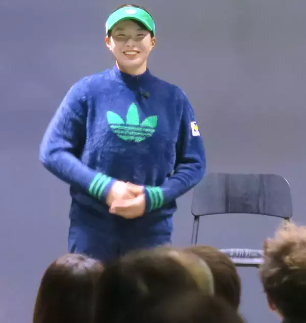 渋野日向子「これからは上に昇っていくだけ」　都内でトークショー　来季米ツアー出場権獲得を報告