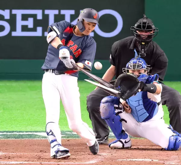 侍ジャパン・源田壮亮がバットを折りながら追加点　２回に一挙１０得点
