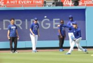 佐々木朗希が投手コーチ２人つきっきりでキャッチボール　日本時間３１日先発予定、ＯＰ戦防御率１５・５８