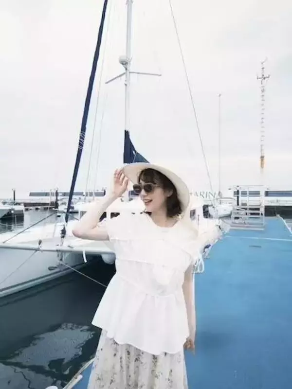 「浮かれまくる…」のん、ヨットハーバーの爽やかオフショに大反響！「メロすぎて滅」「ふわっと」「めっちゃカワイイ」