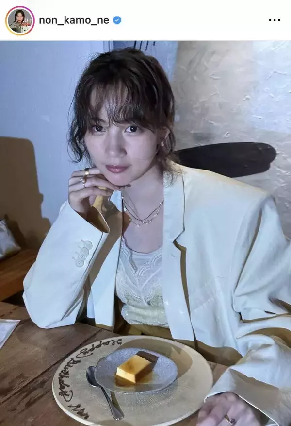 朝ドラヒロイン女優、雰囲気ガラリ！ジャケット姿が「大人の雰囲気」「オーラが解き放たれて」「さすが！」…のんが公開