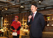 【広島】新井貴浩監督「たくさん喜んでいただけるように」エイベックス本社の激励会で社員と交流