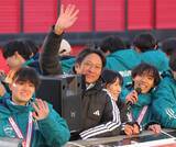 「【箱根駅伝】青学大・原晋監督「輝け大作戦は大成功です！」３年連続のパレードに笑顔　来年以降連覇へ意気込む」の画像1