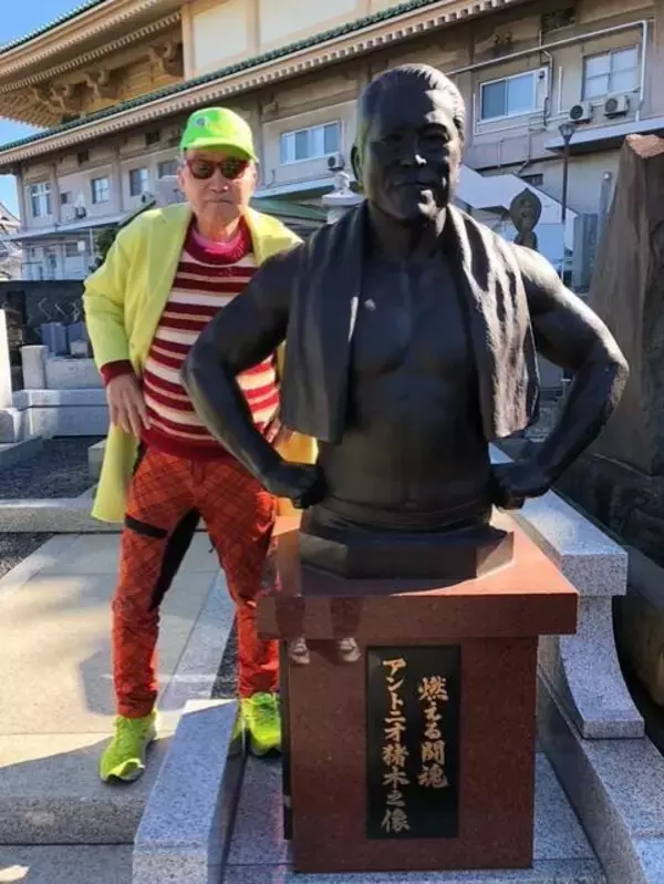 「元週プロ編集長」ターザン山本、アントニオ猪木さん墓前を初訪問し覚醒…「猪木さんの銅像は進化してます！巨大化してます！生きているよぉぉ」