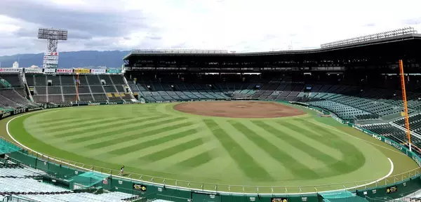 甲子園で朝トレ！　グラウンドでヨガ、アルプススタンドでピラティスも…４月４、５日にエクササイズイベント開催