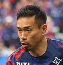 ショック…ＦＣ東京ＤＦ長友佑都が負傷　苦しみの表情浮かべ担架で交代　英国遠征にも影響か　日本代表にまたも負傷者　