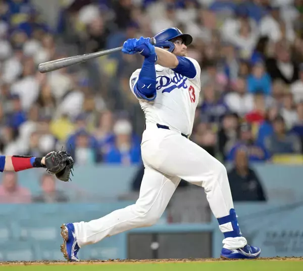 ドジャースのマンシーが２打席連続弾　大谷翔平もベンチ裏から飛び出て拍手で祝福