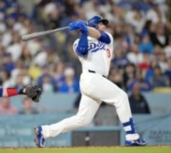 ドジャースのマンシーが２打席連続弾　大谷翔平もベンチ裏から飛び出て拍手で祝福