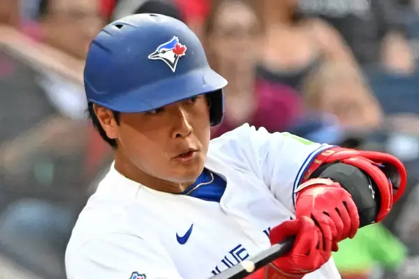 ブルージェイズ岡本和真、第２打席で三遊間破る安打…球宴１次投票でア・リーグ三塁手１位、決戦投票進出